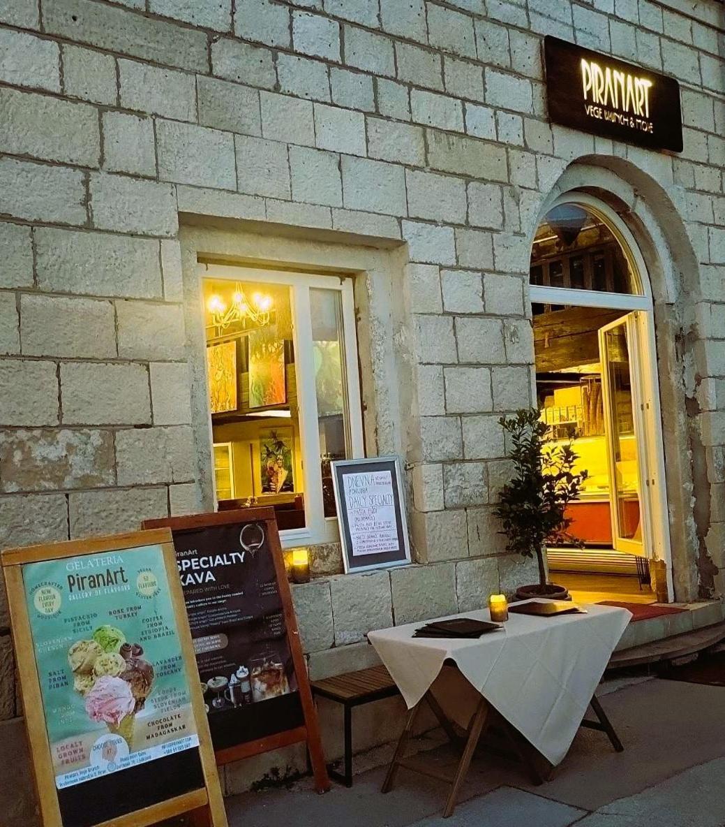 Piranart Boutique Hotel & More ภายนอก รูปภาพ